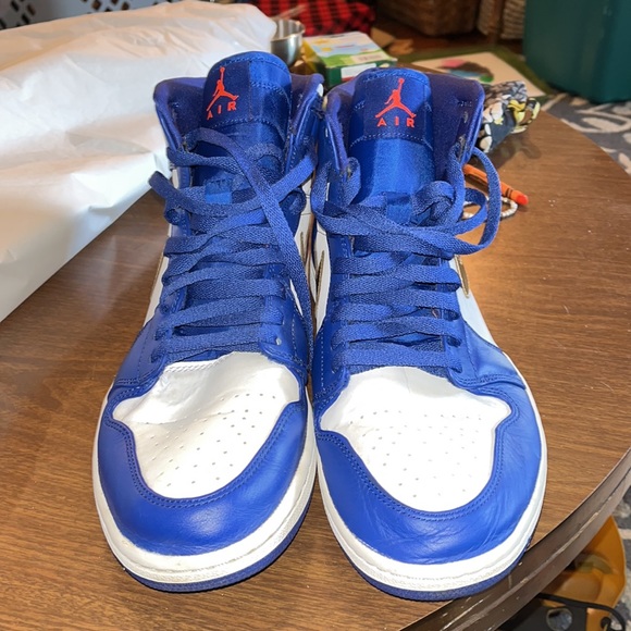 Barely used Air Jordan 1 retro high gold medal - Picture 2 of 7